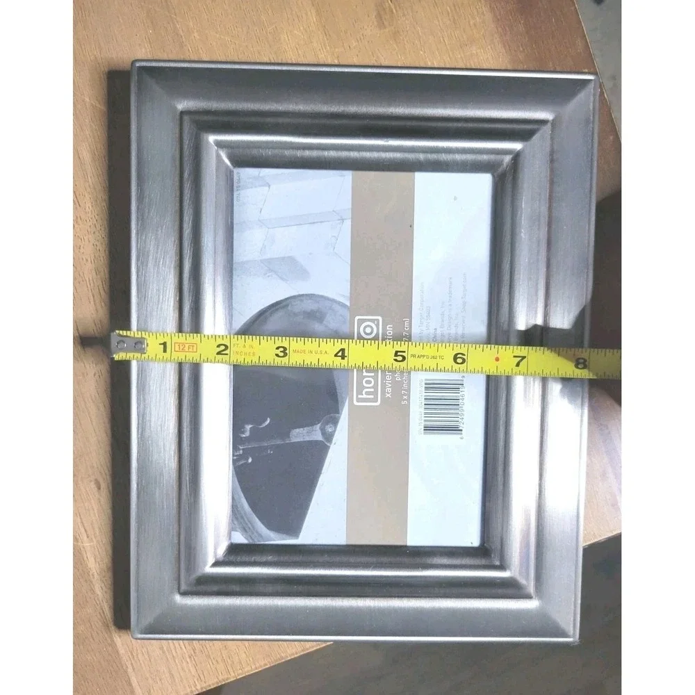 Vintage‎ Home Xavier Collection free standing Picture Frame 5x7 in glass insert